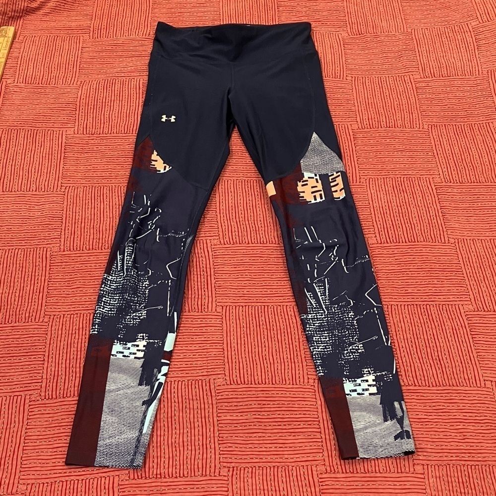 Under Armour women’s small fitted heat gear athletic Leggings
